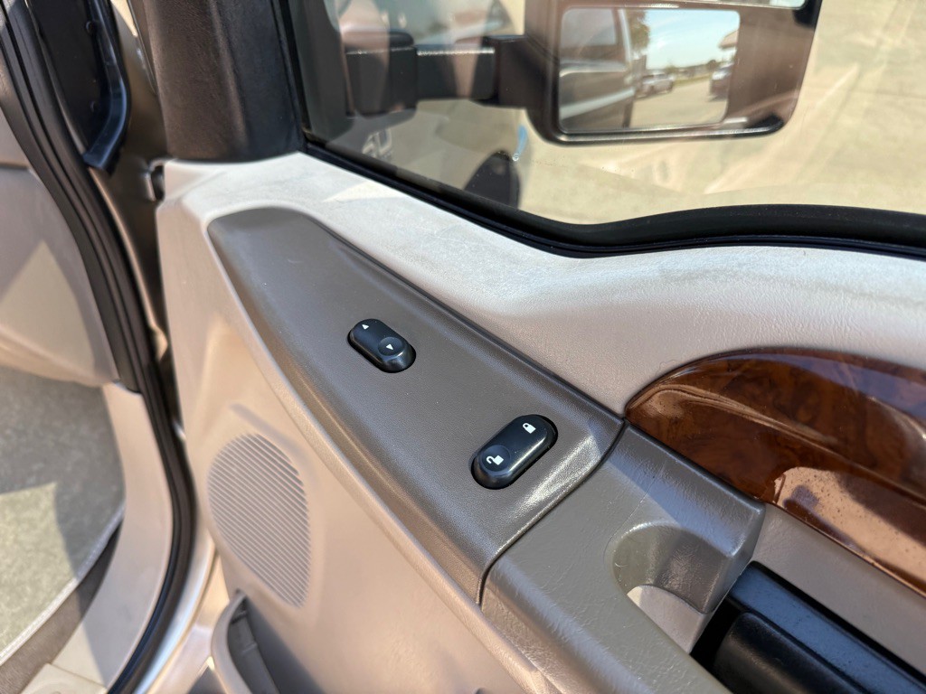 2004 Ford F-350 Image 22
