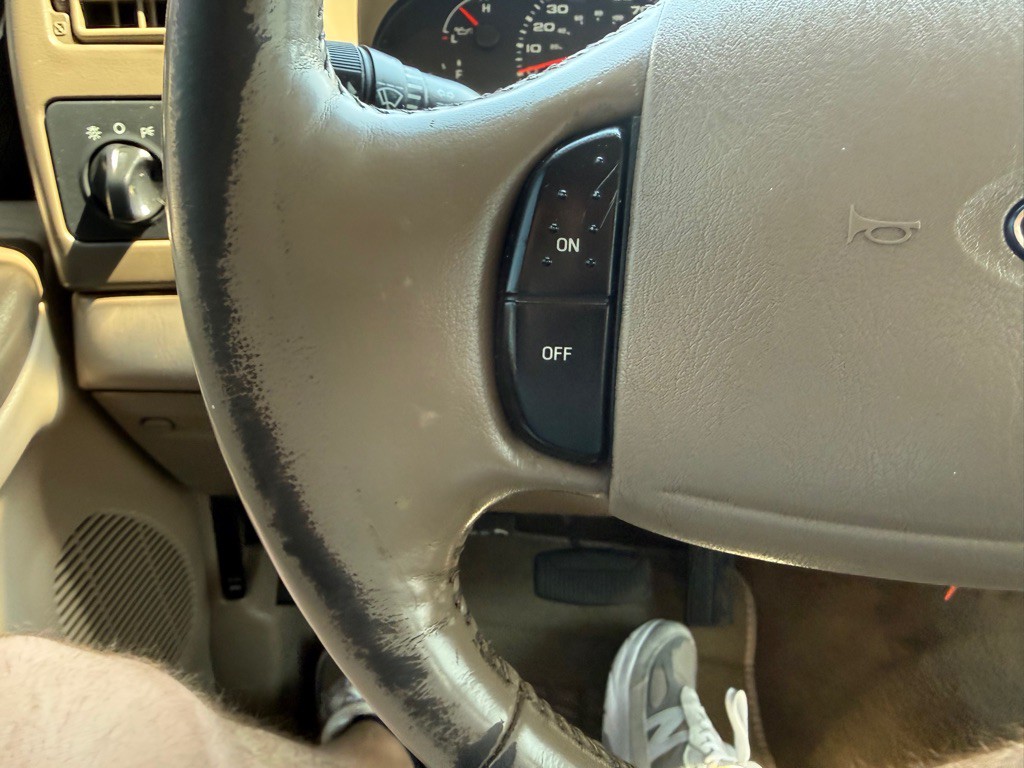 2004 Ford F-350 Image 24