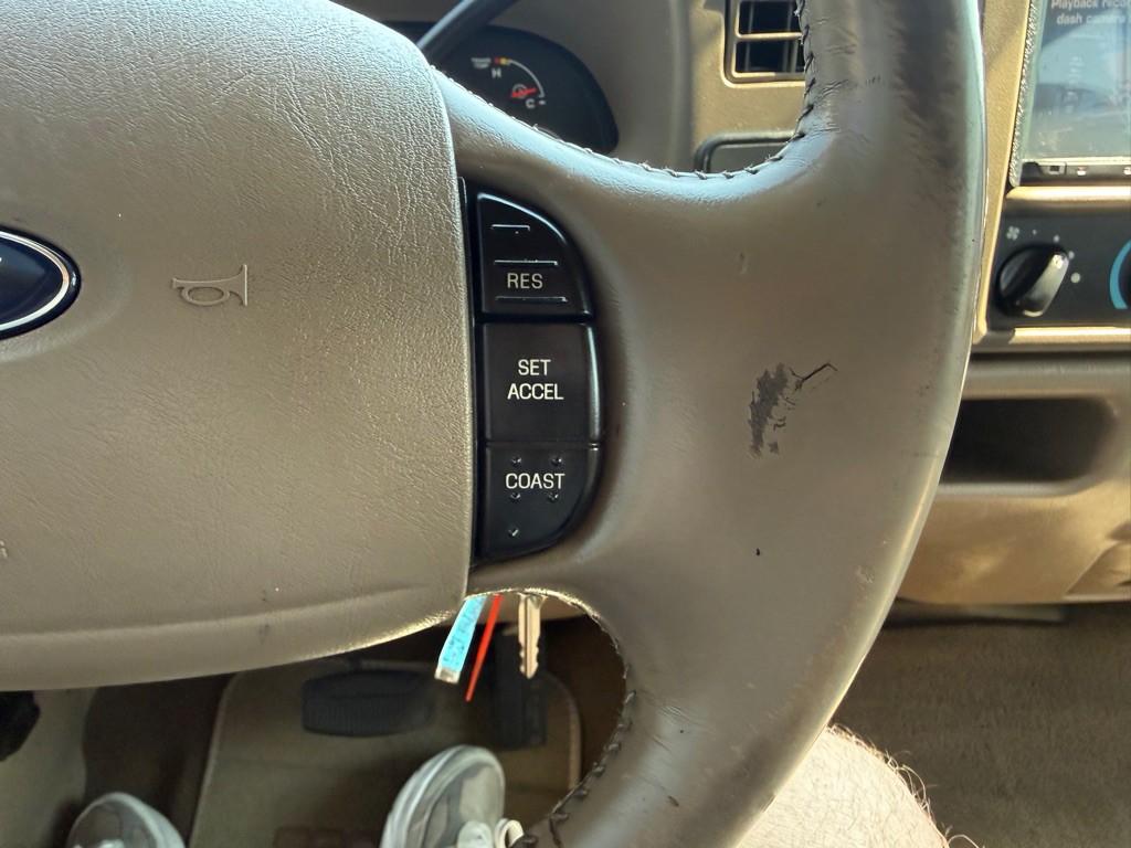 2004 Ford F-350 Image 25