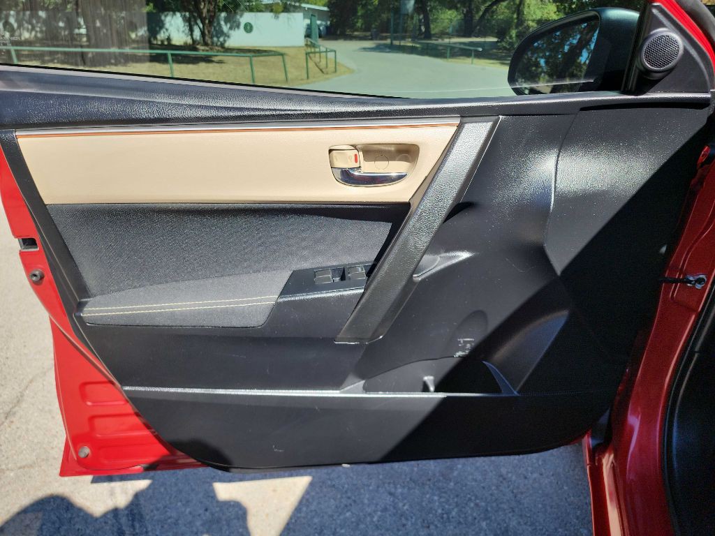 2016 Toyota Corolla Image 11