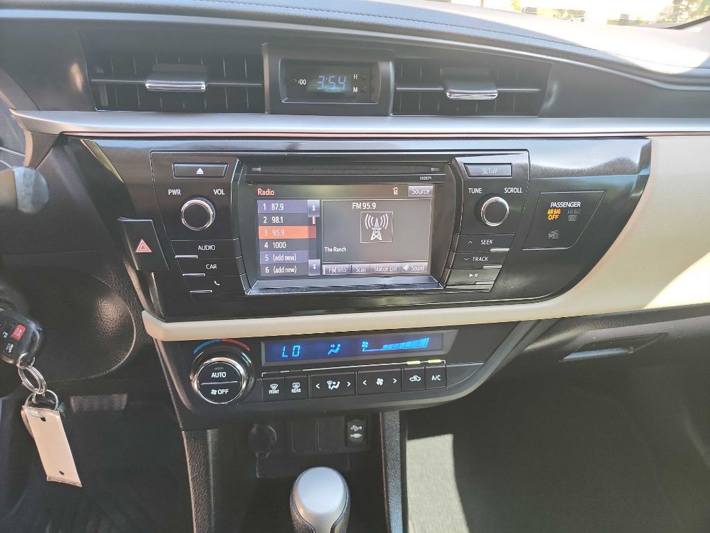 2016 Toyota Corolla Image 18