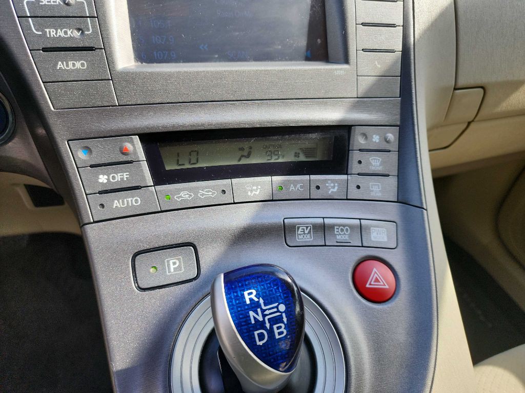 2012 Toyota Prius Image 21