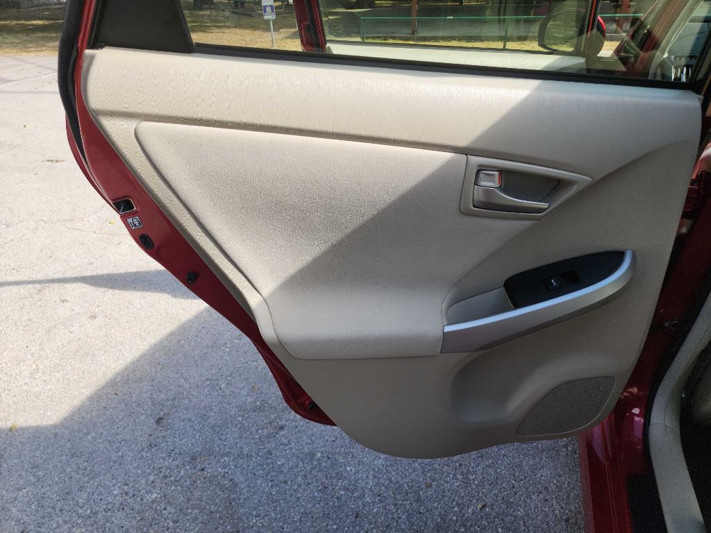2012 Toyota Prius Image 24