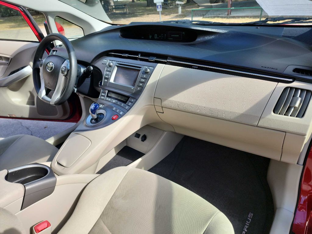 2012 Toyota Prius Image 33