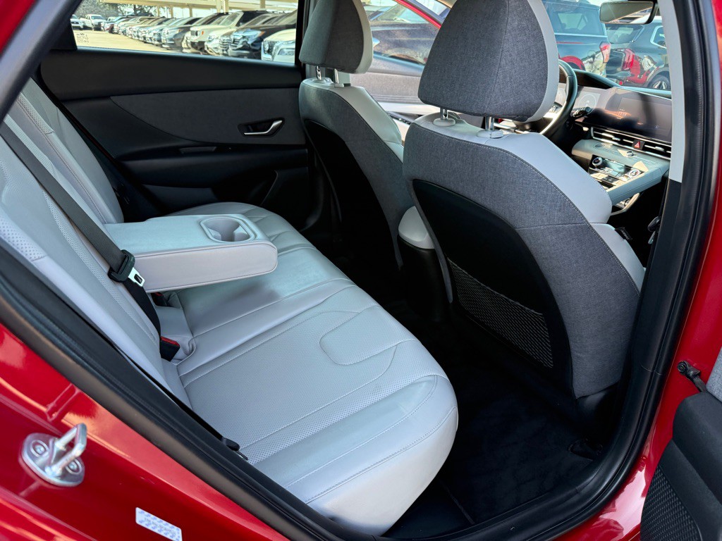 2023 Hyundai Elantra Image 16