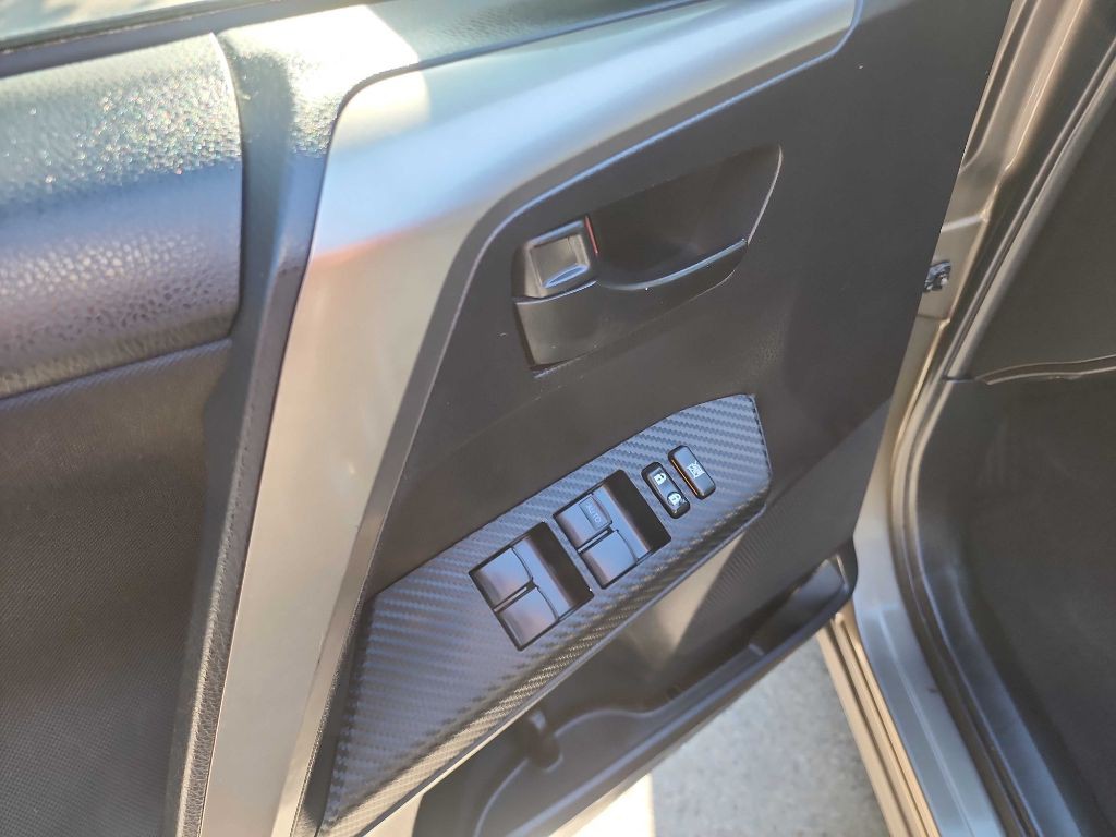 2013 Toyota Rav4 Image 18