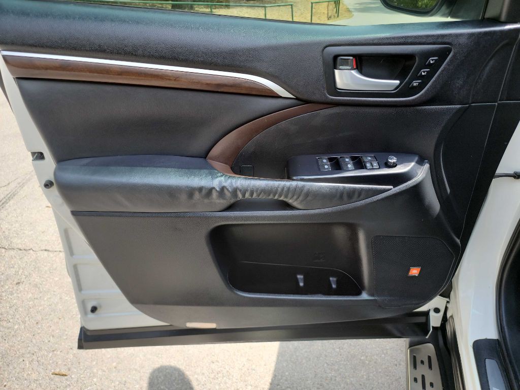 2015 Toyota Highlander Image 14
