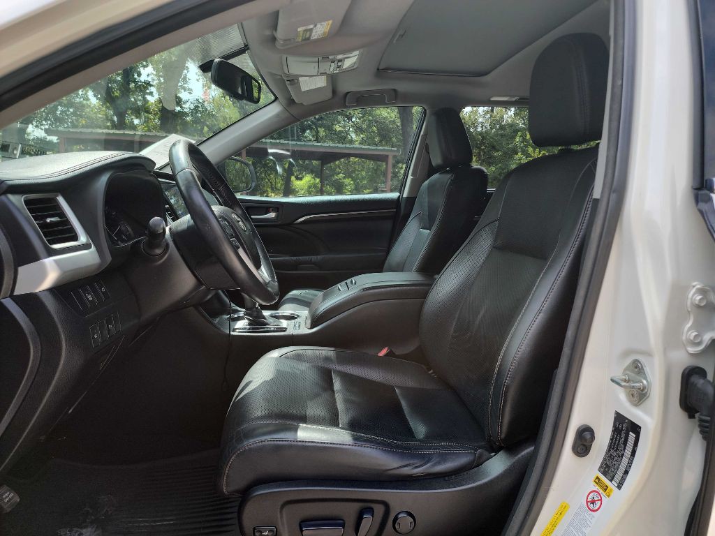 2015 Toyota Highlander Image 15