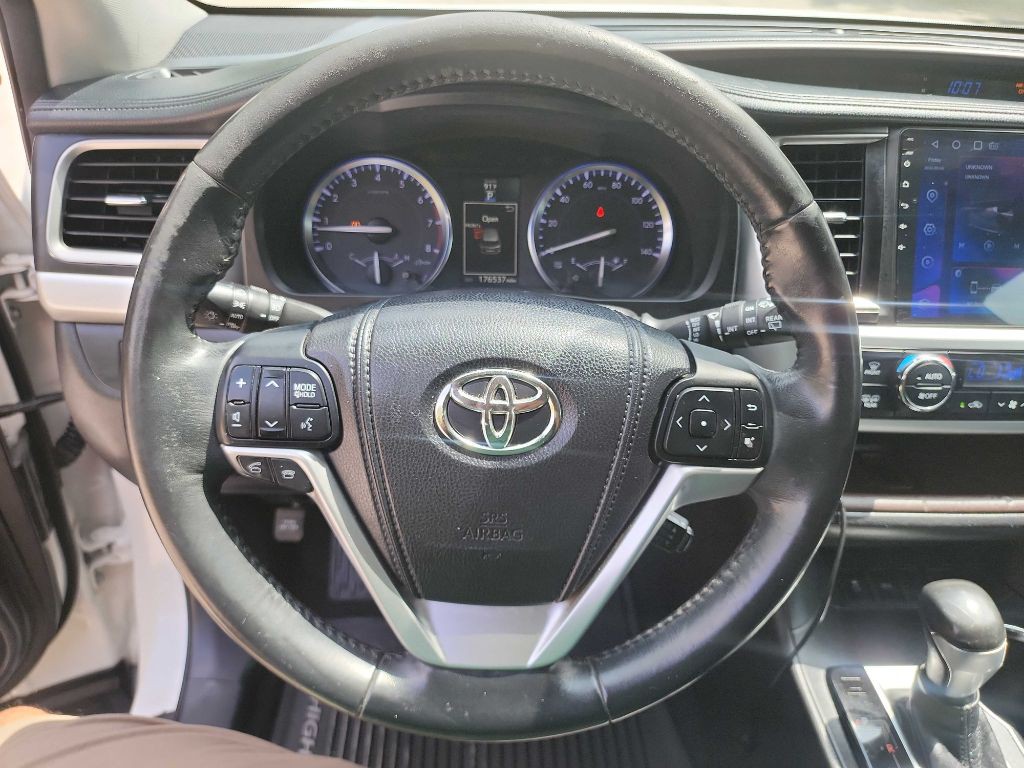 2015 Toyota Highlander Image 18
