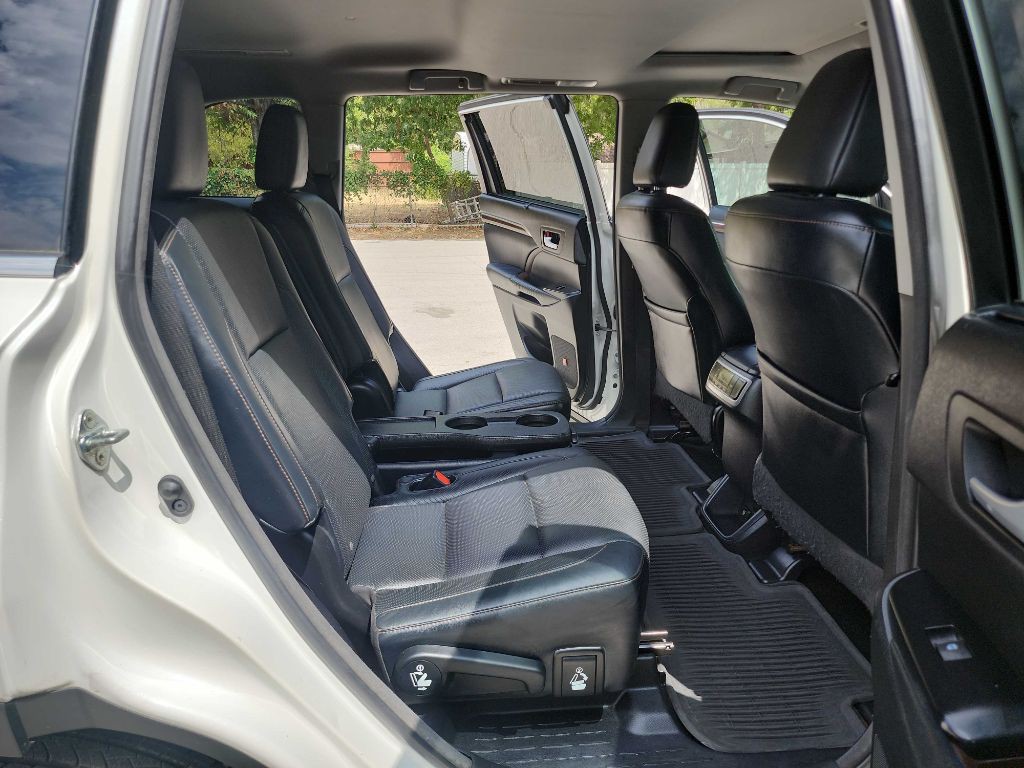2015 Toyota Highlander Image 35
