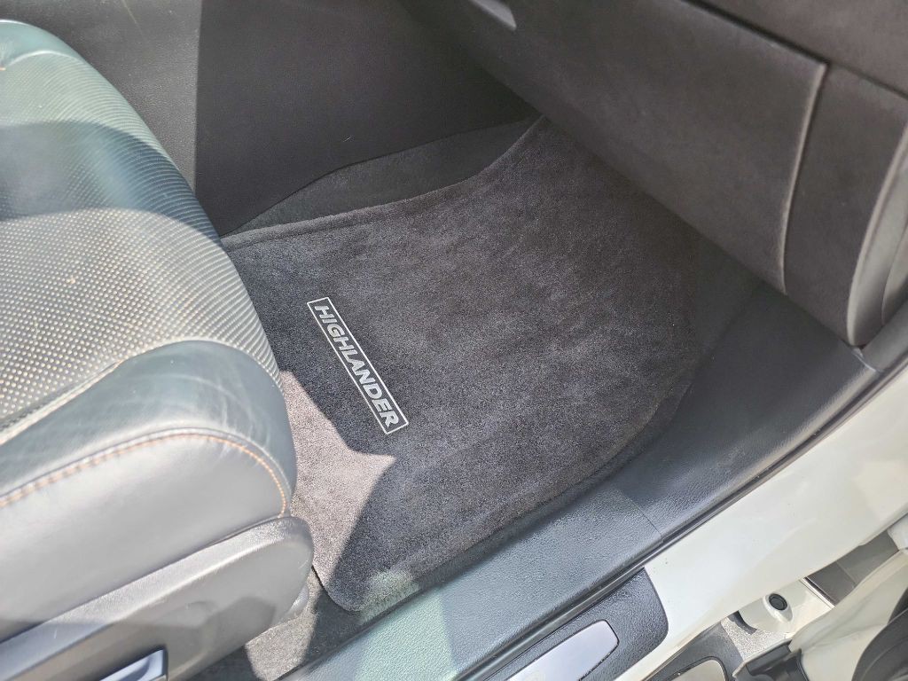 2015 Toyota Highlander Image 39