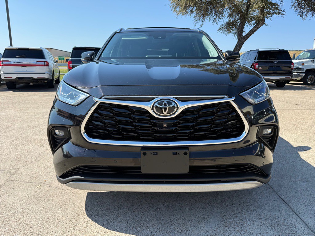 2021 Toyota Highlander Image 2