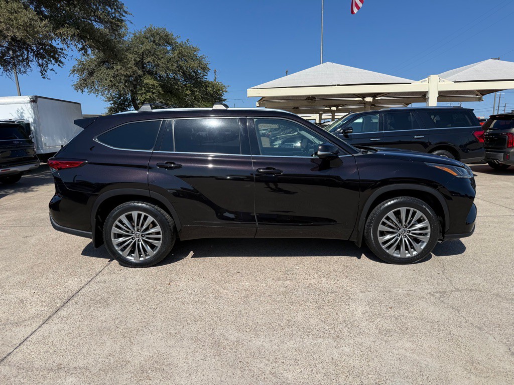 2021 Toyota Highlander Image 8
