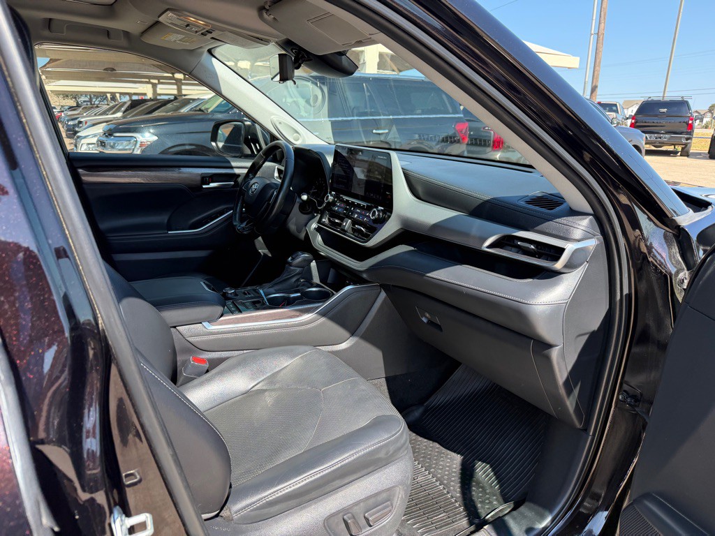 2021 Toyota Highlander Image 17
