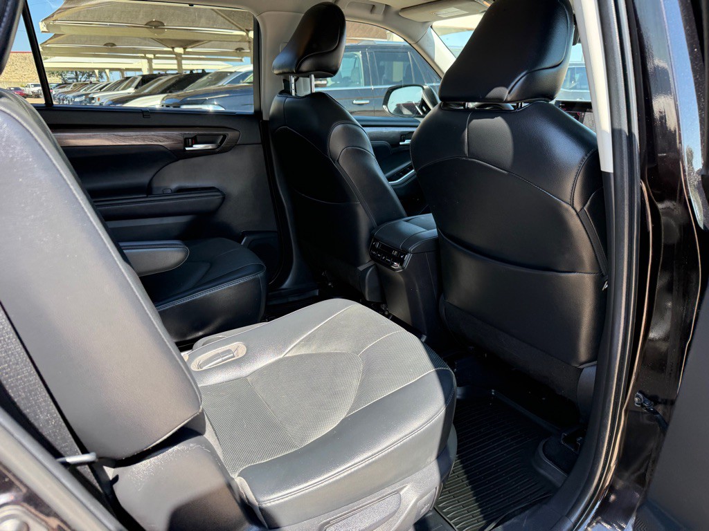 2021 Toyota Highlander Image 18