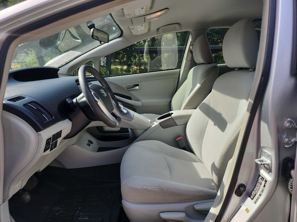 2014 Toyota Prius Image 13