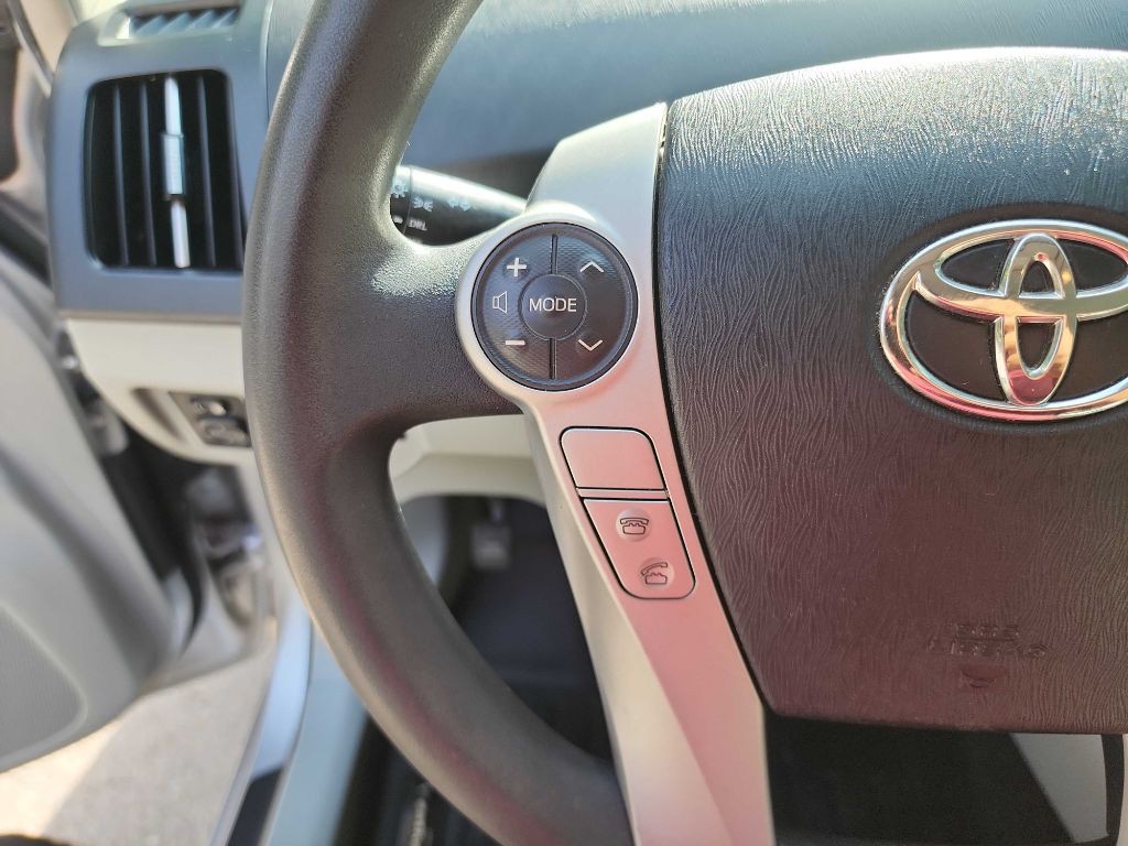 2014 Toyota Prius Image 17