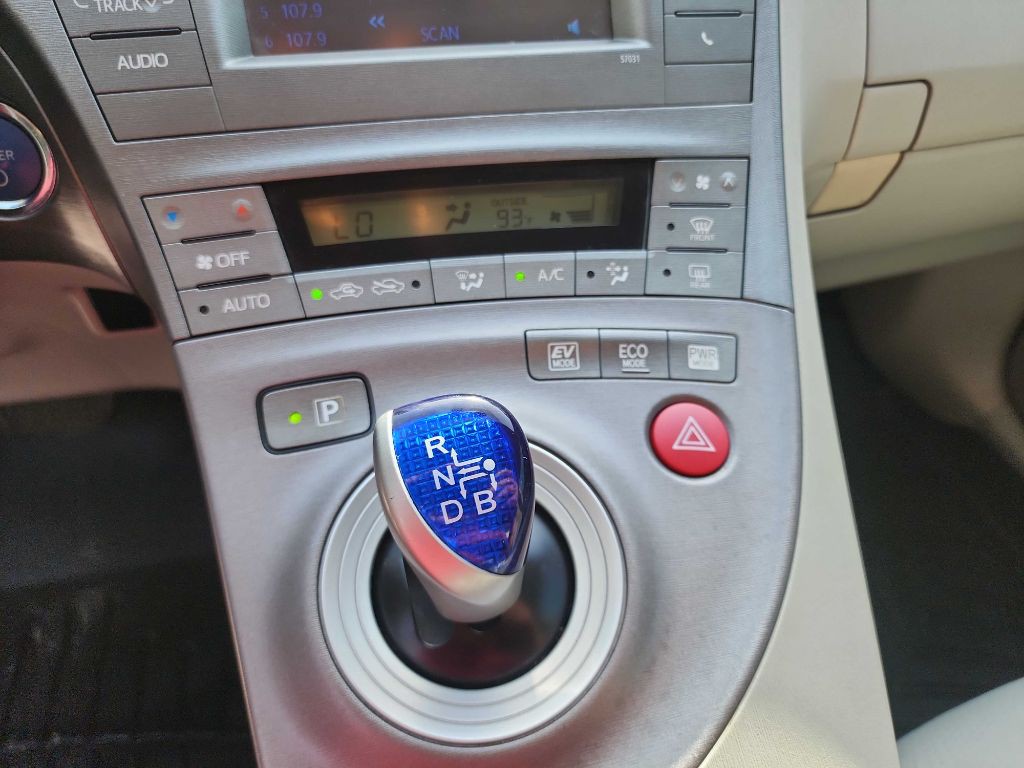 2014 Toyota Prius Image 23