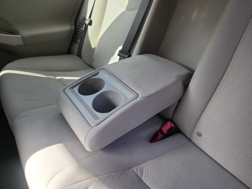 2014 Toyota Prius Image 24
