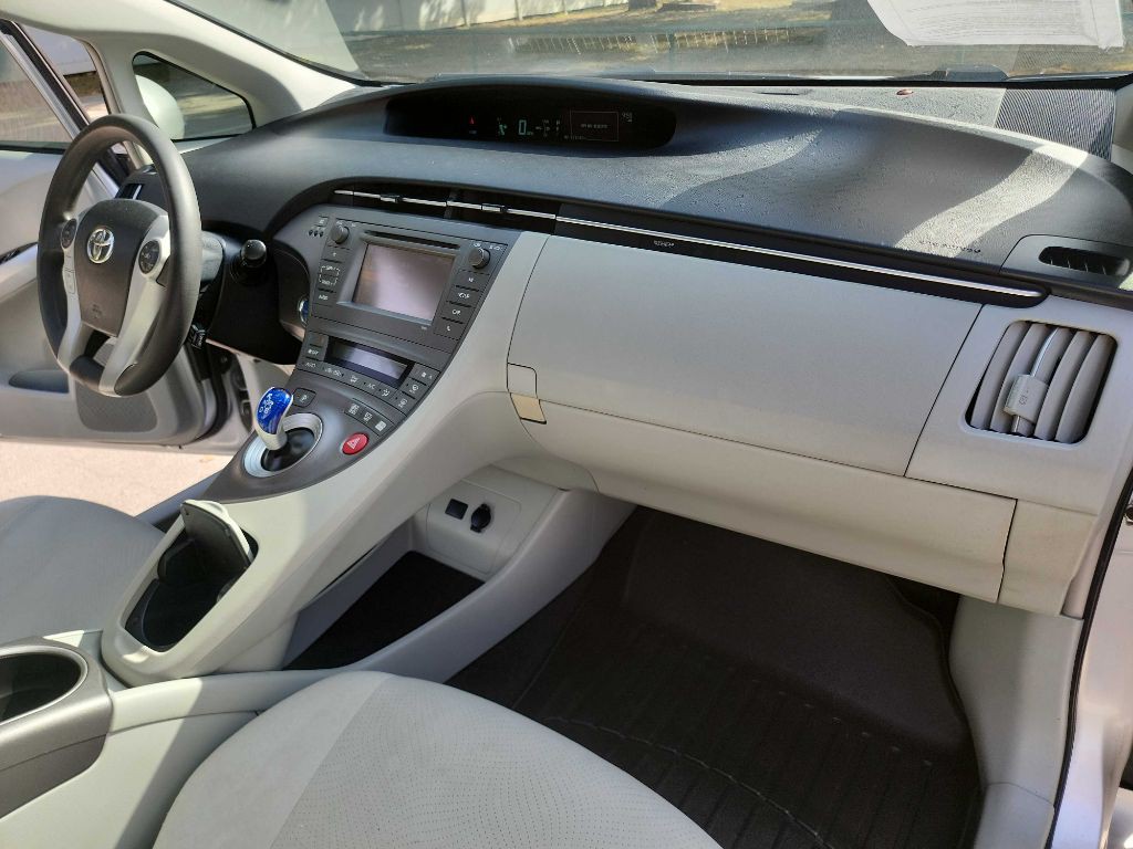2014 Toyota Prius Image 34