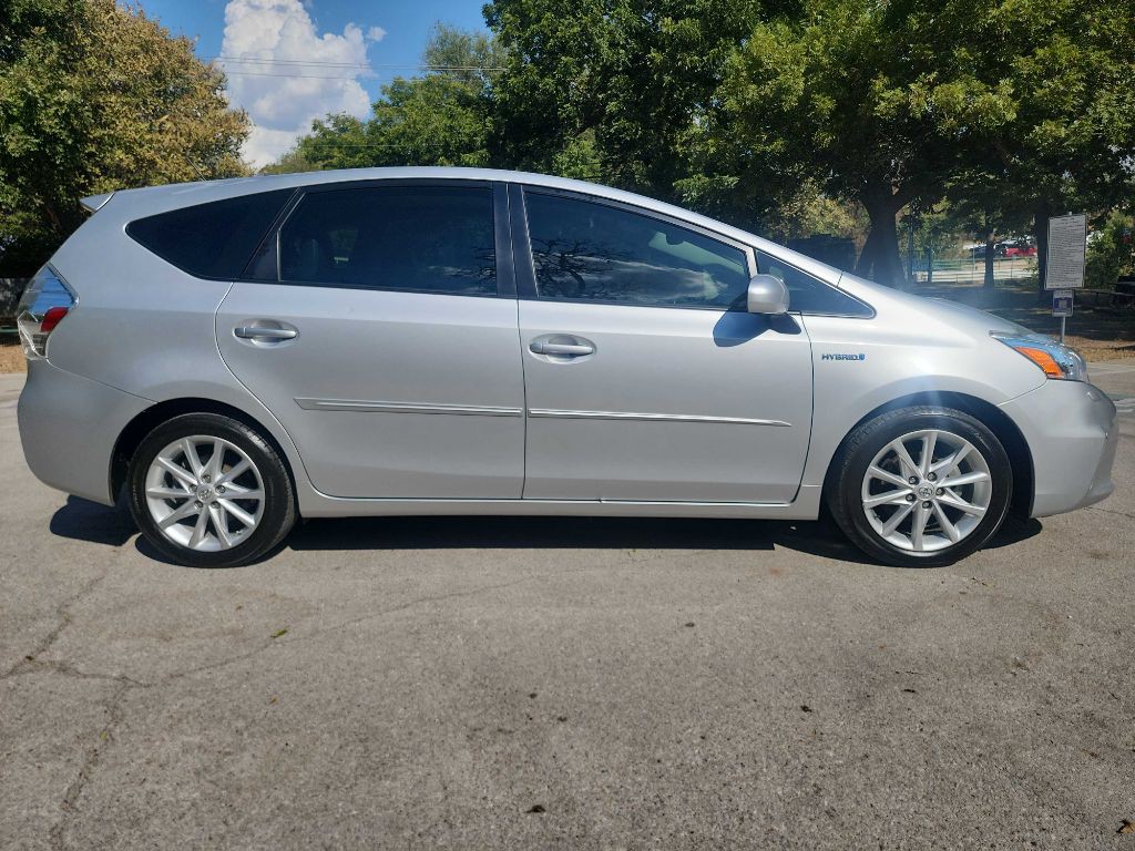 2014 Toyota Prius Image 8
