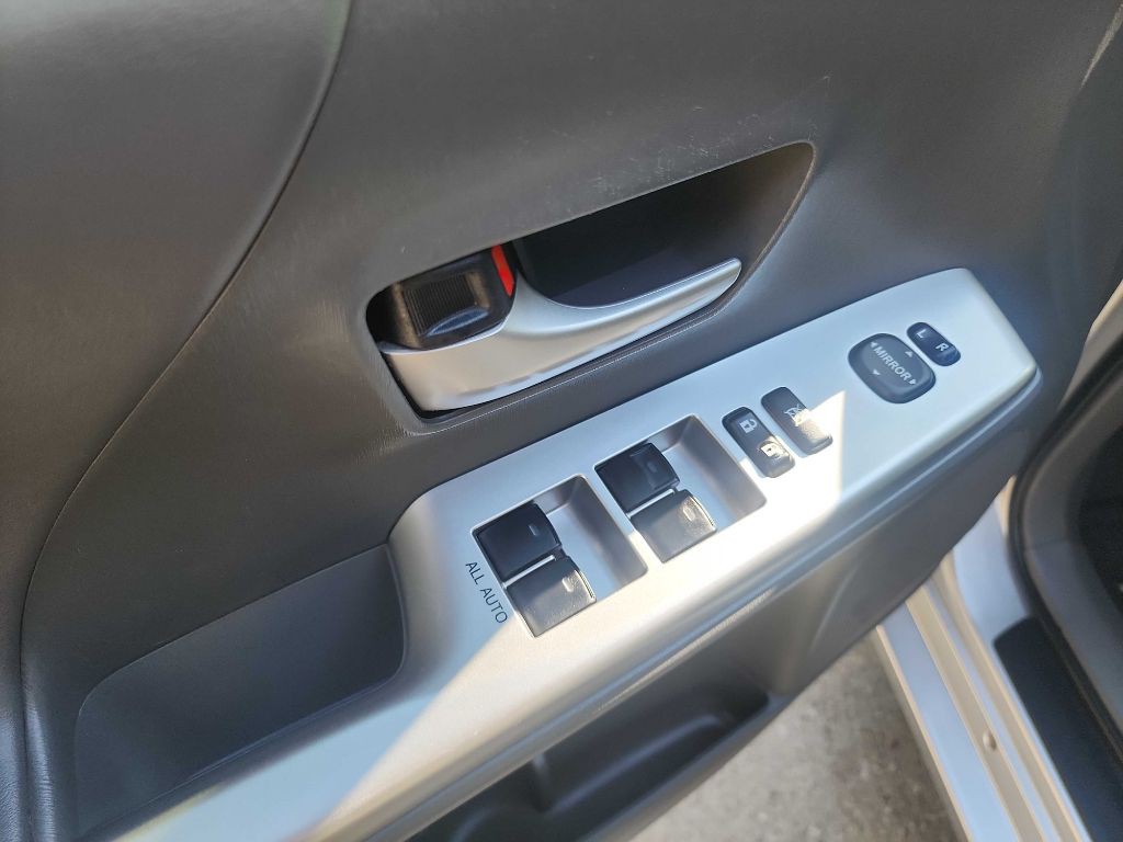 2014 Toyota Prius Image 13