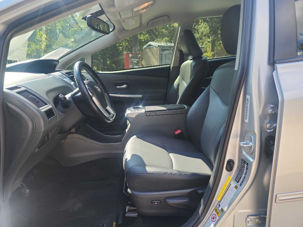 2014 Toyota Prius Image 14