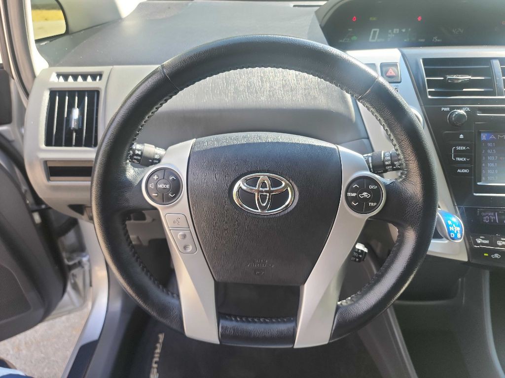 2014 Toyota Prius Image 15