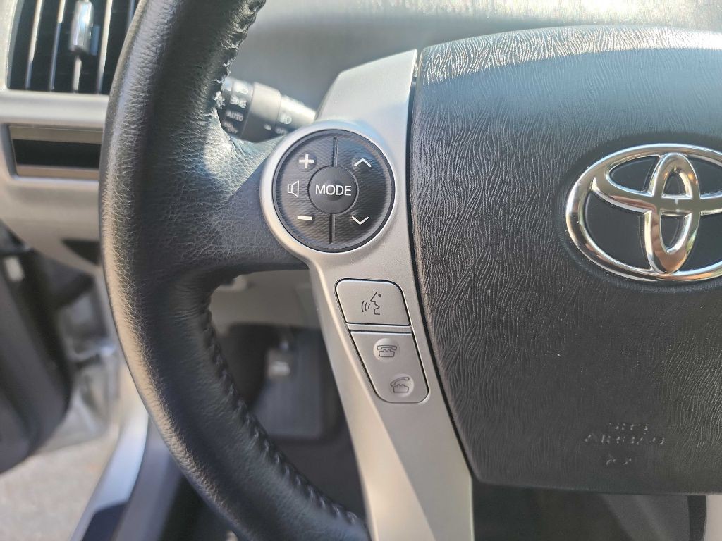 2014 Toyota Prius Image 16