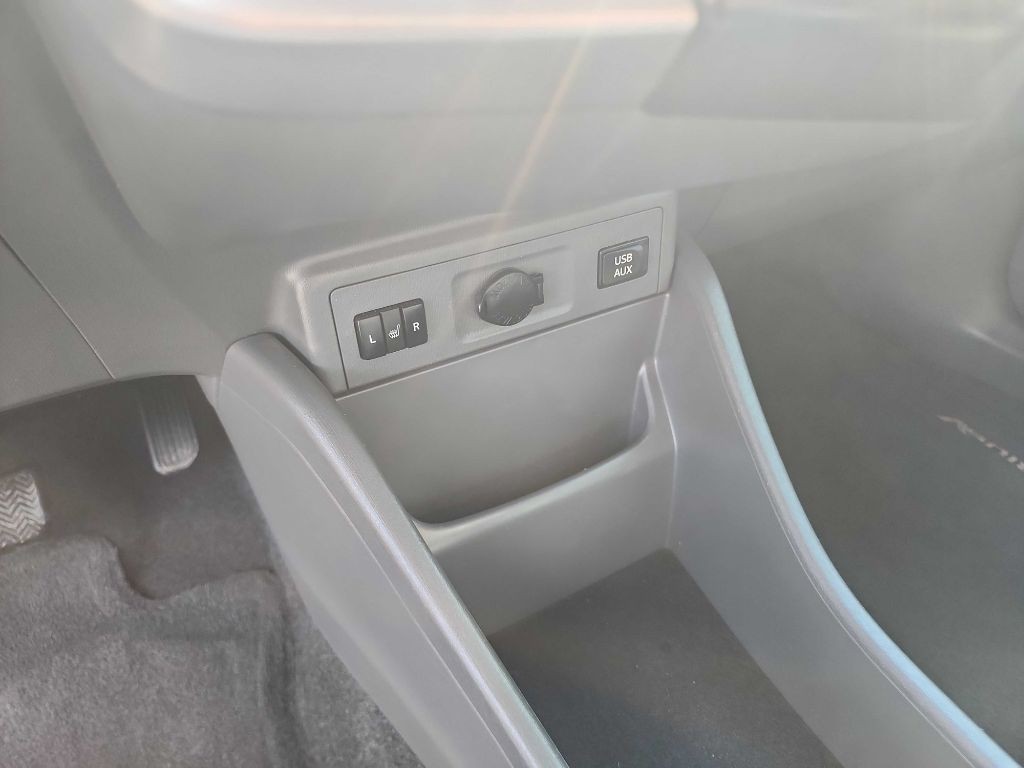 2014 Toyota Prius Image 22