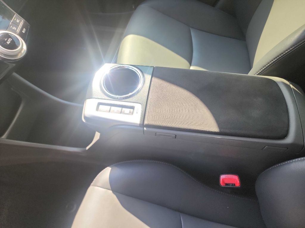 2014 Toyota Prius Image 24
