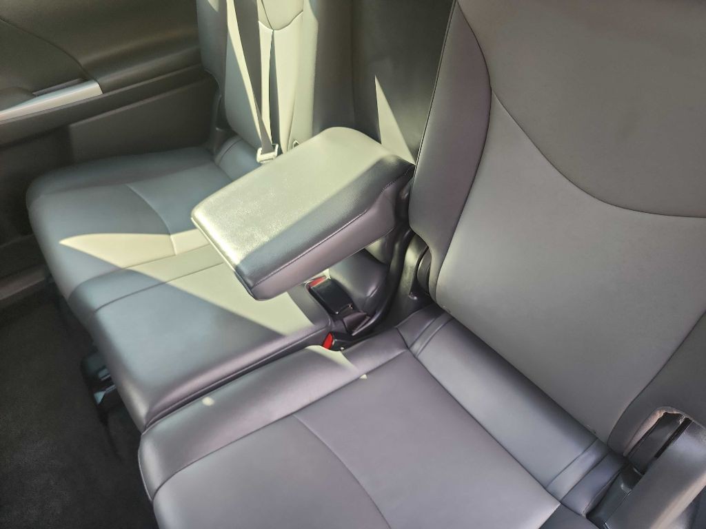 2014 Toyota Prius Image 26