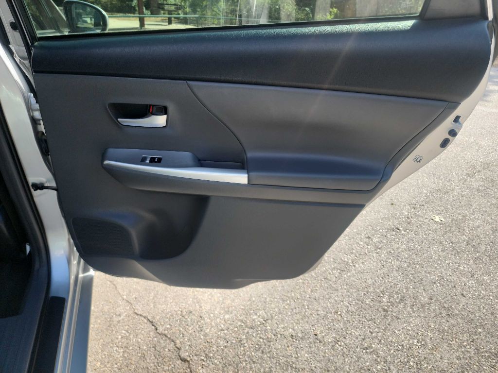2014 Toyota Prius Image 29