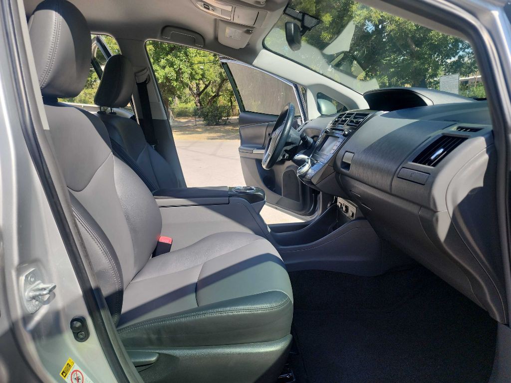 2014 Toyota Prius Image 33