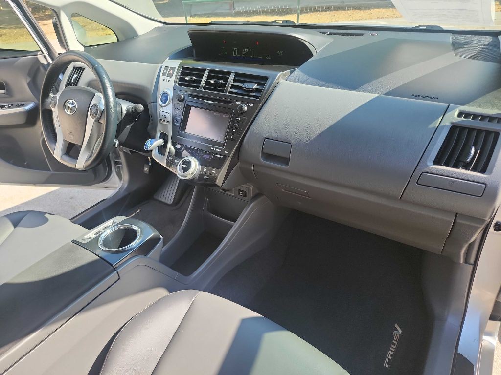 2014 Toyota Prius Image 35