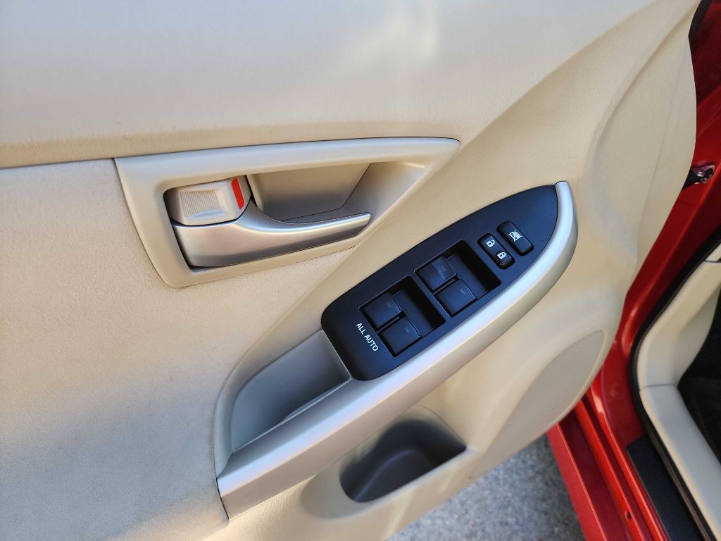 2014 Toyota Prius Image 12