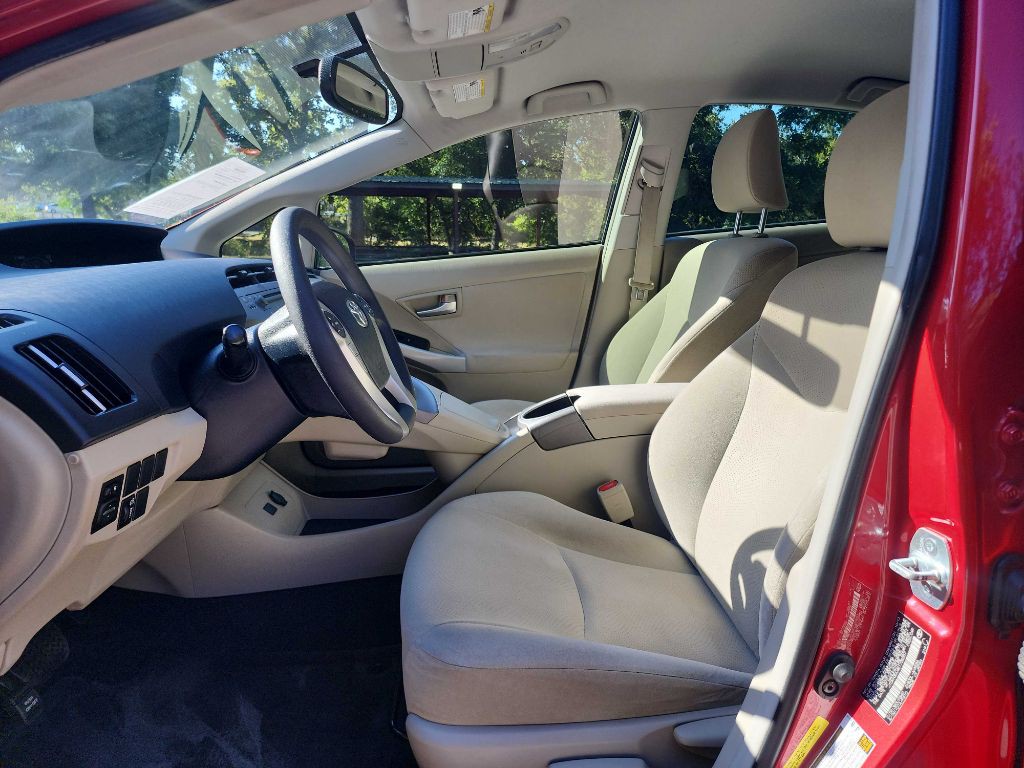 2014 Toyota Prius Image 14