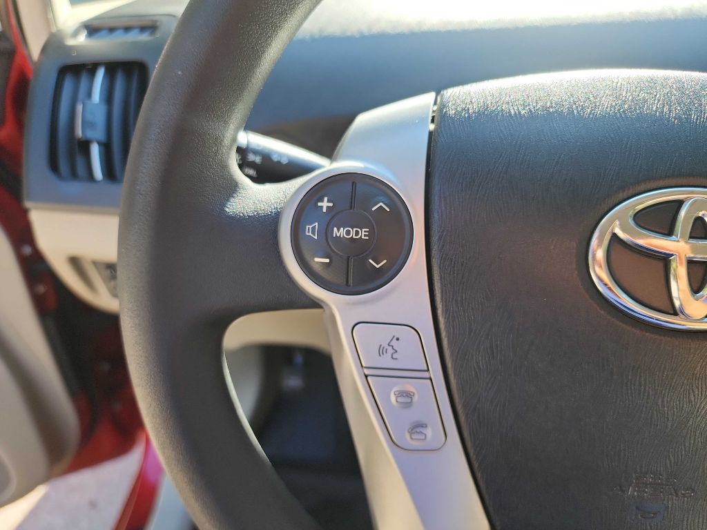 2014 Toyota Prius Image 15