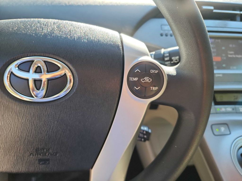 2014 Toyota Prius Image 16