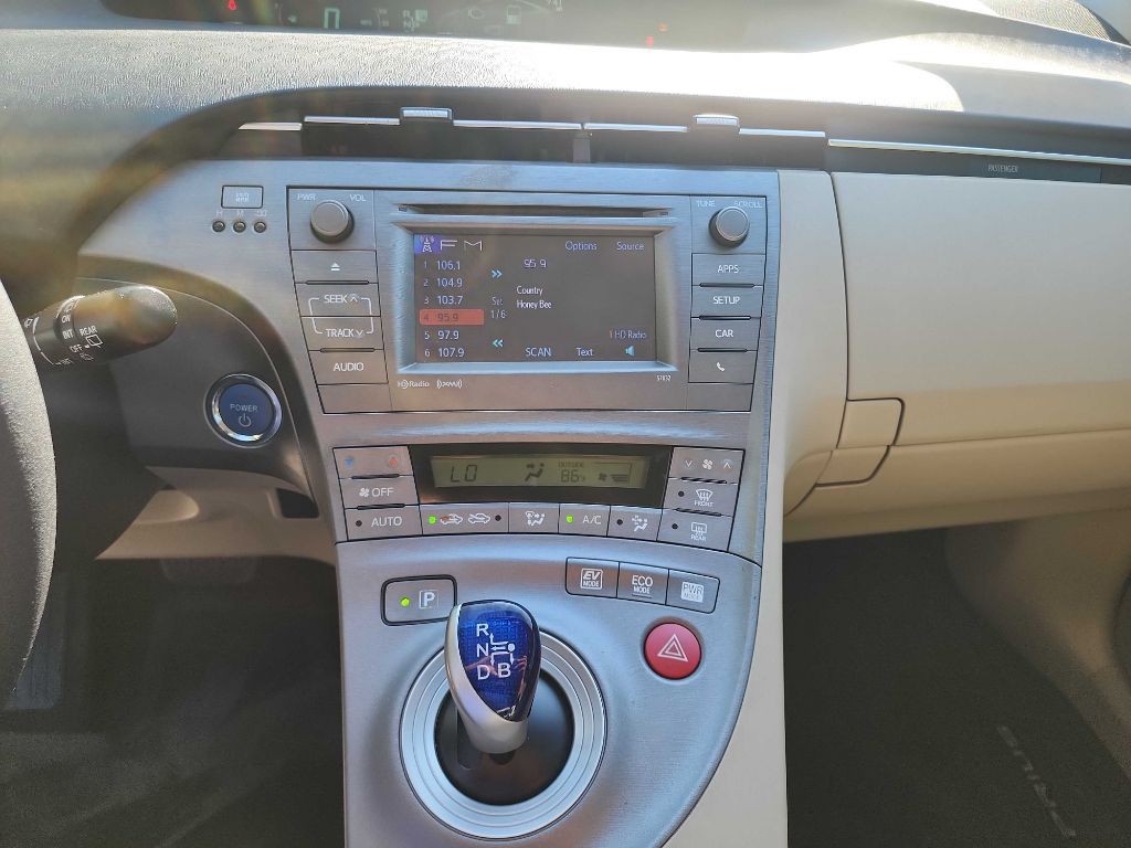 2014 Toyota Prius Image 22