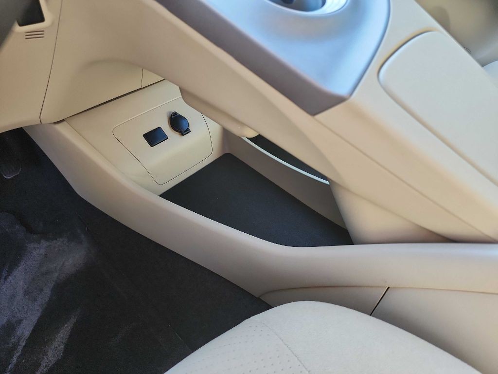 2014 Toyota Prius Image 23