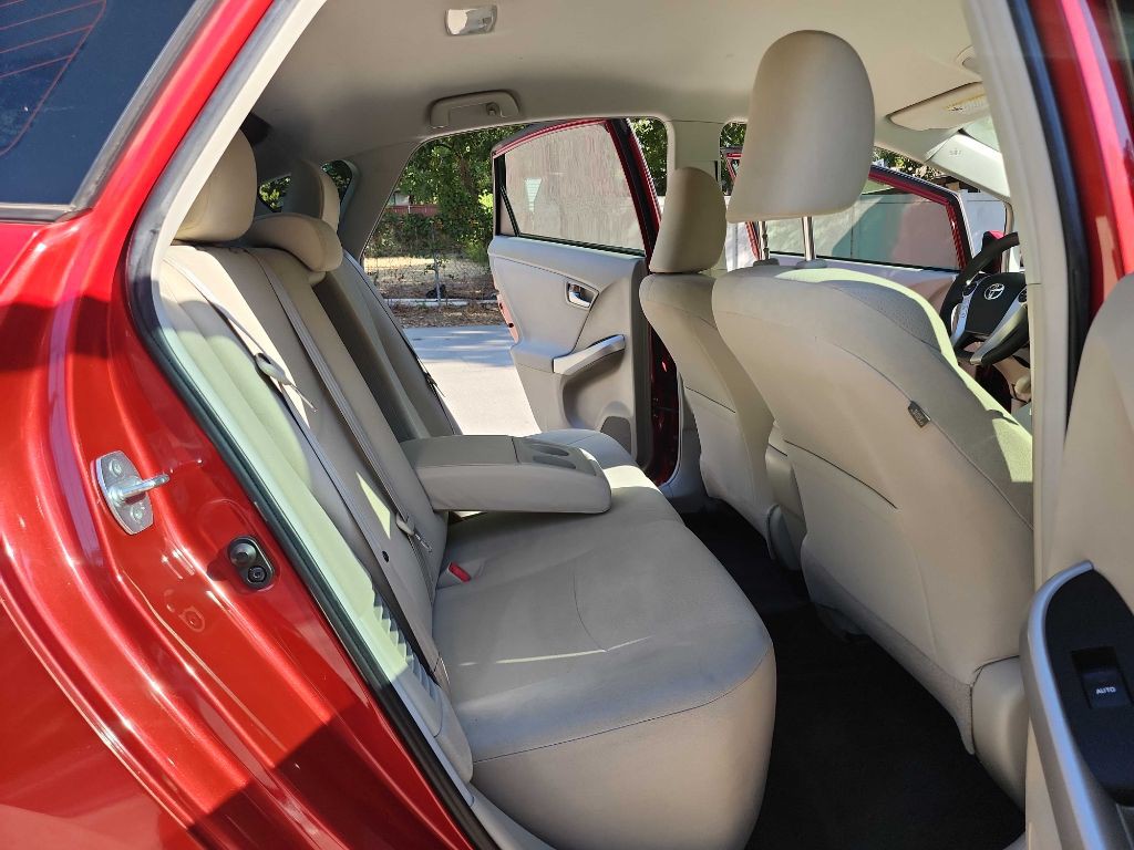 2014 Toyota Prius Image 30