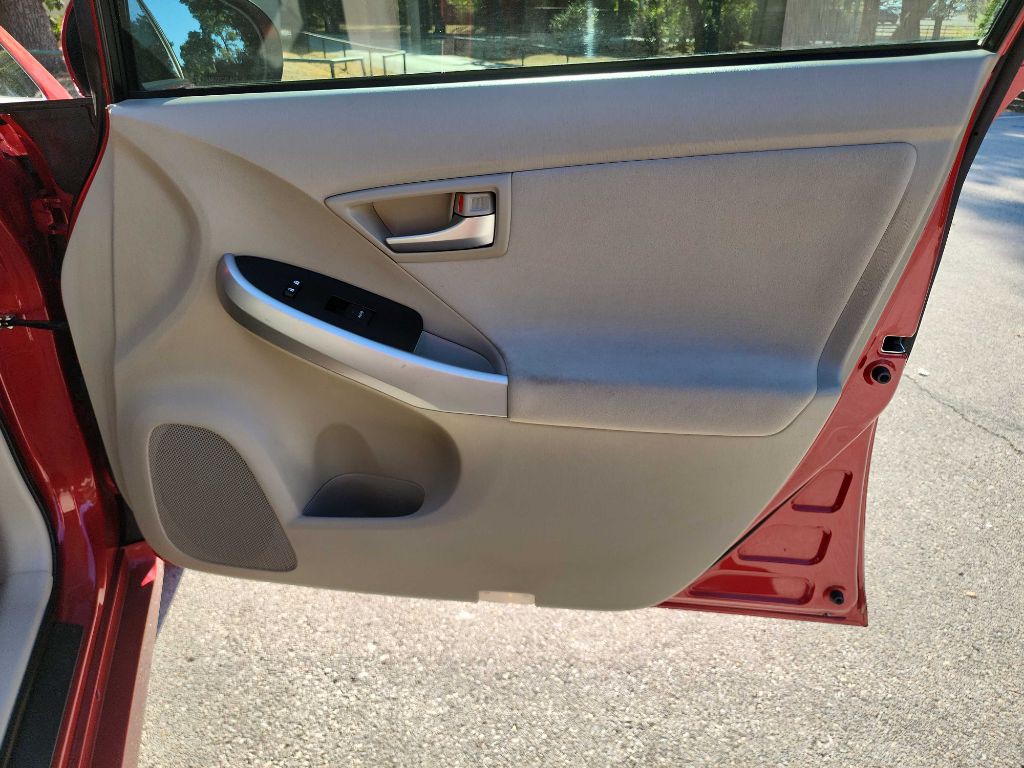 2014 Toyota Prius Image 32