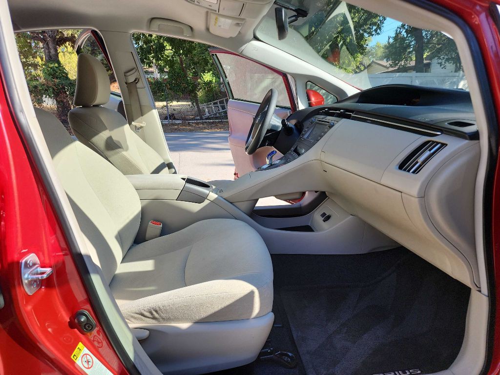 2014 Toyota Prius Image 34