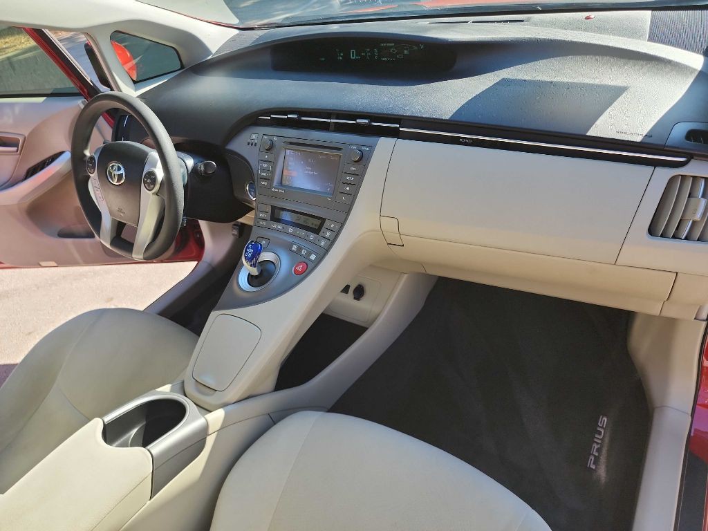 2014 Toyota Prius Image 36