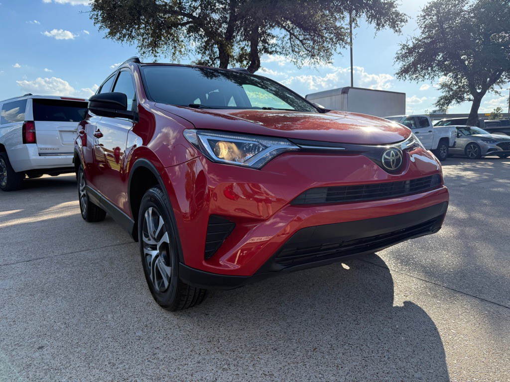 2017 Toyota Rav4 Image 1