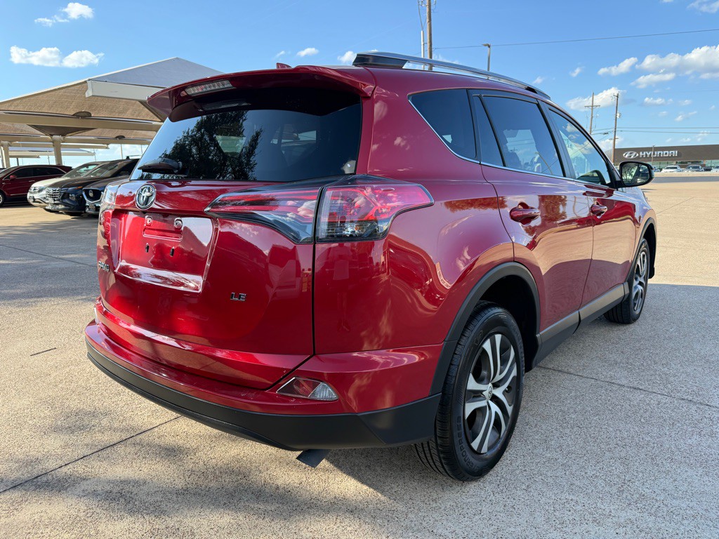 2017 Toyota Rav4 Image 7