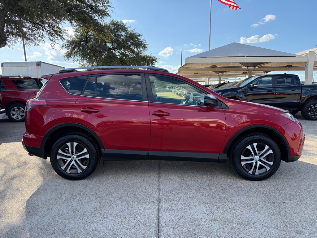 2017 Toyota Rav4 Image 8