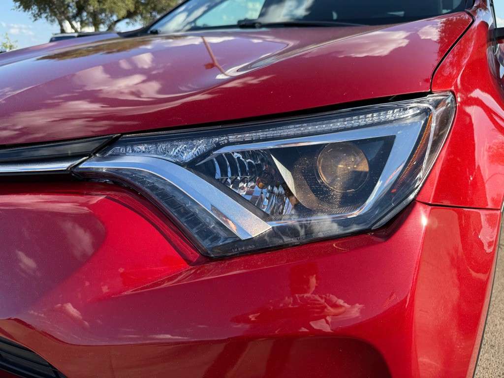 2017 Toyota Rav4 Image 9