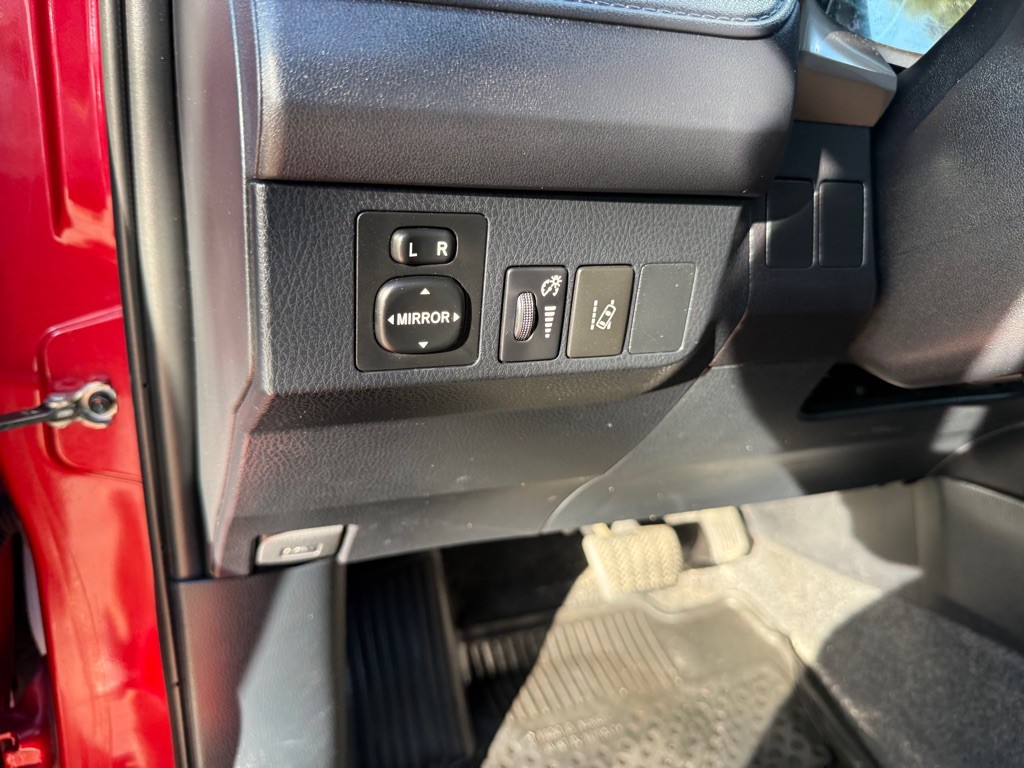 2017 Toyota Rav4 Image 18